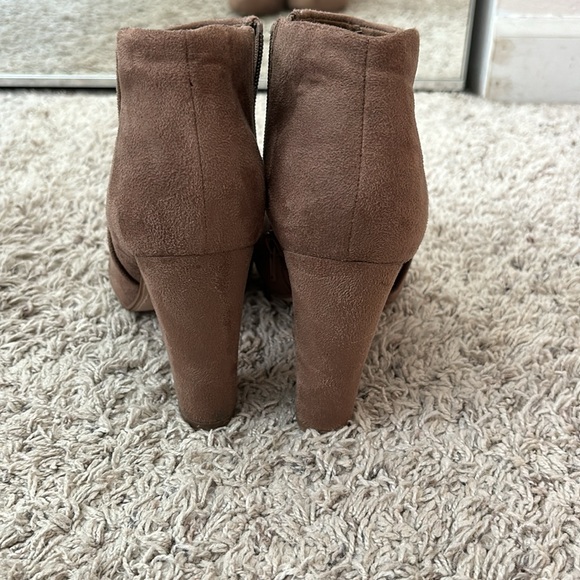 Tan faux suede booties - Picture 2 of 6